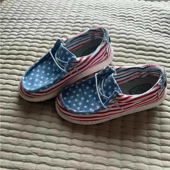 HEY DUDE WALLY YOUTH PATRIOTIC‎ YOUTH SHOES SIZE Y2-L3 EUC SUPER COOL SHOES - Picture 2 of 16